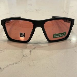 BRAND NEW Oakley Black Rimmed Prizm Dark Golf Sunglasses